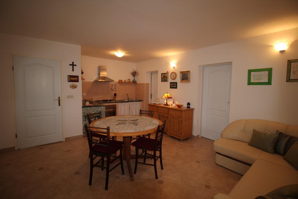 Megi1 Apartment Vrbnik Bilik gambar